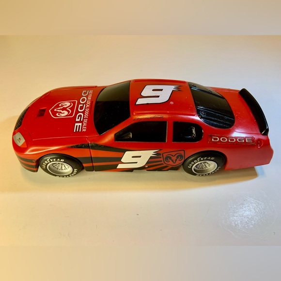 Kasey Kahne Pull & Go Pez Candy Dispenser #9 Dodge Charger Racing Car NASCAR - Picture 3 of 11